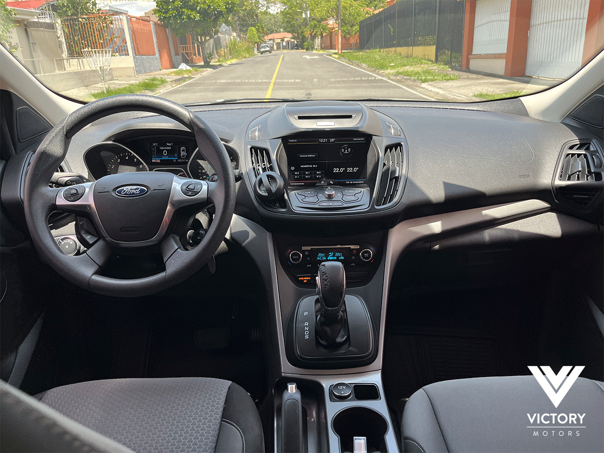 FORD ESCAPE - 2015
