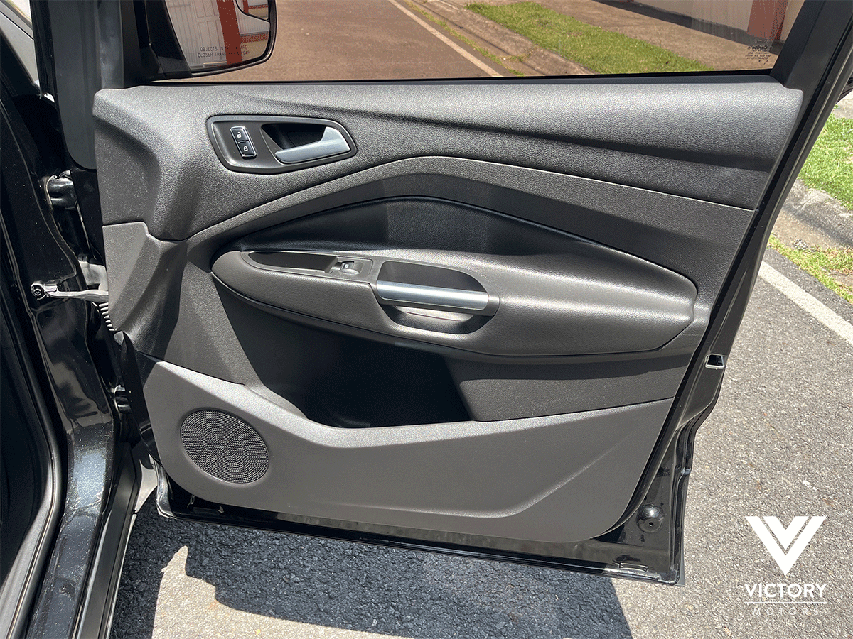 FORD ESCAPE - 2015
