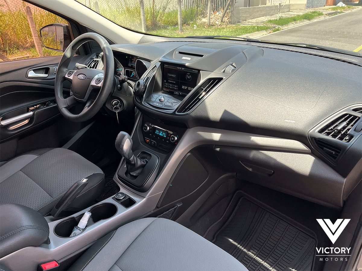 FORD ESCAPE - 2015