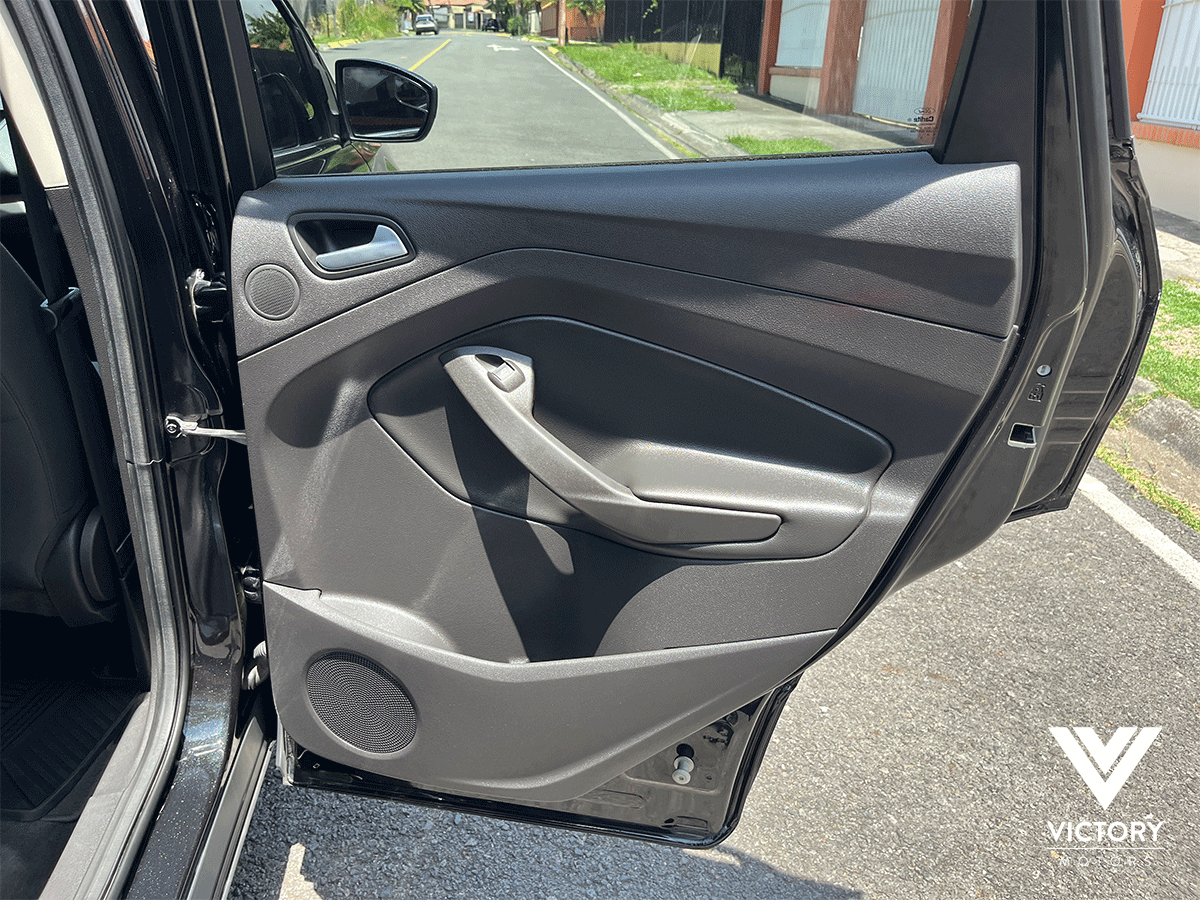 FORD ESCAPE - 2015
