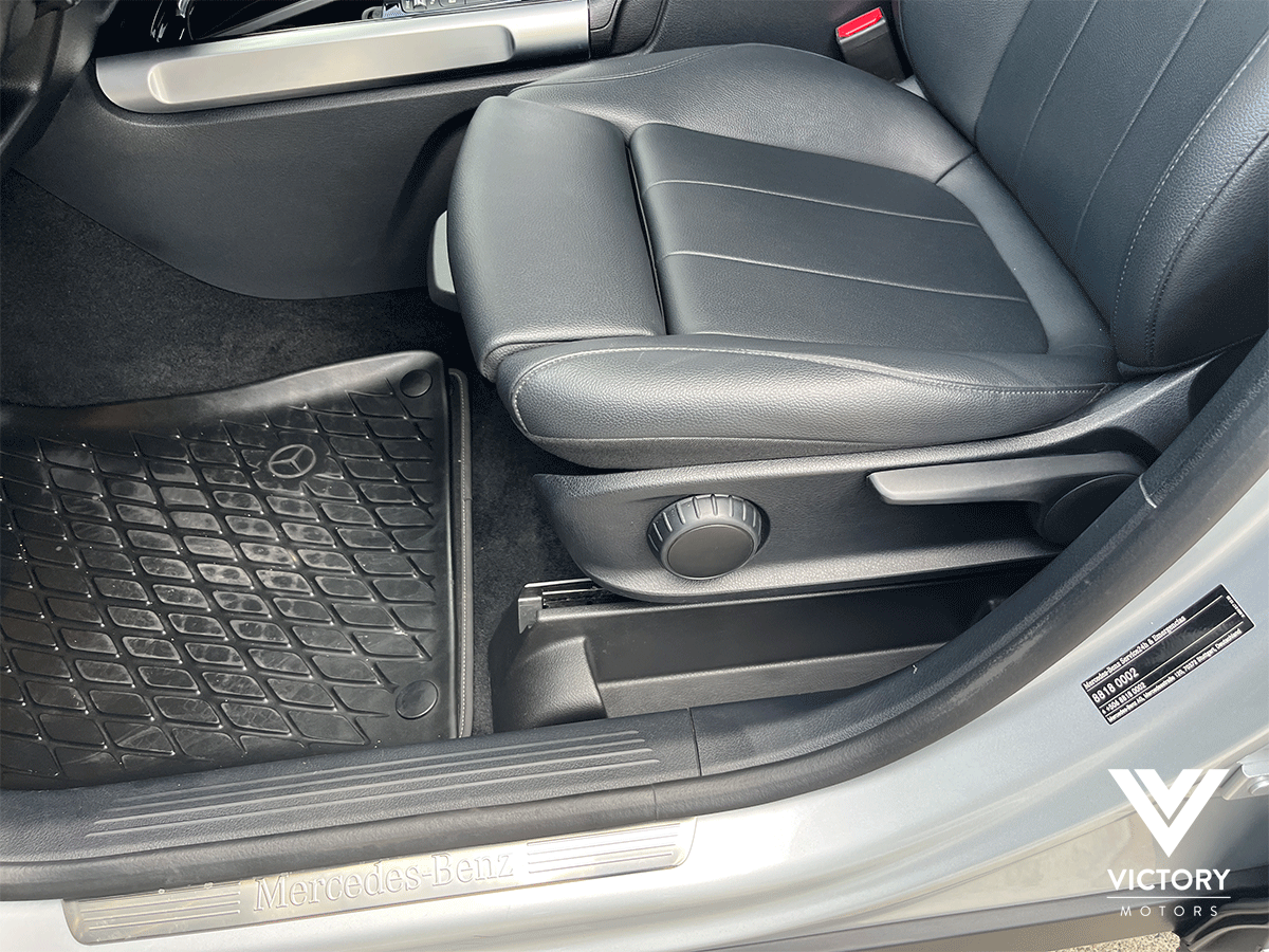 MERCEDES-BENZ GLB 200 - 2023