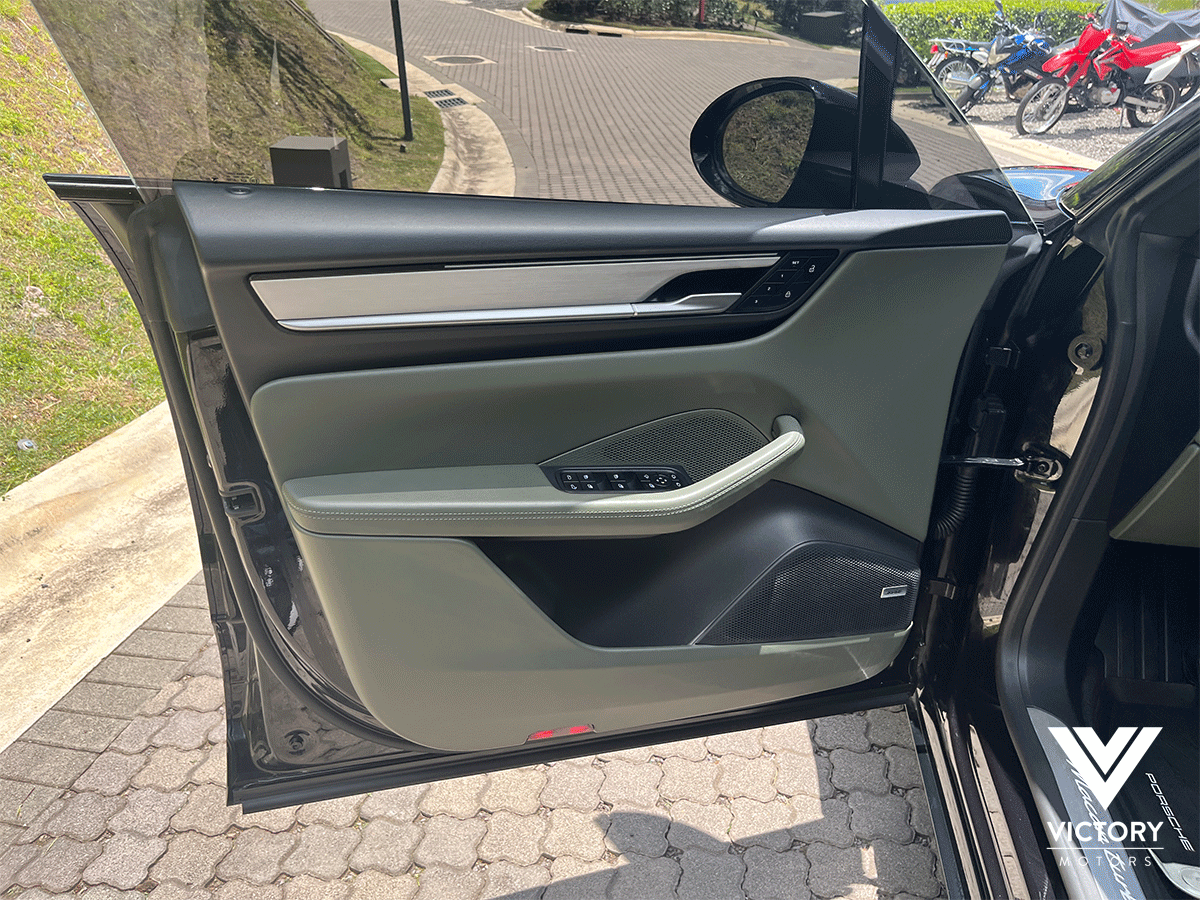 PORSCHE MACAN TURBO-ELÉCTRICO - 2025