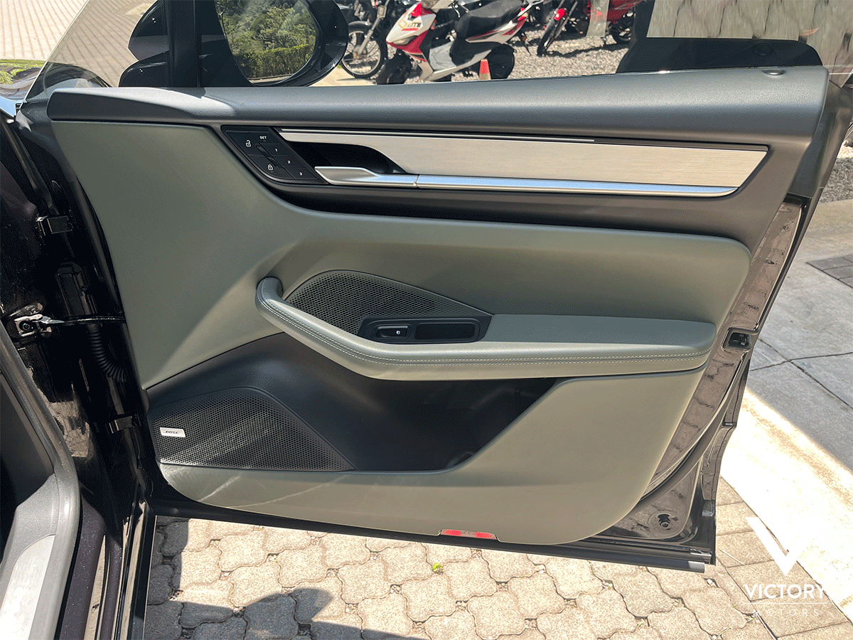 PORSCHE MACAN TURBO-ELÉCTRICO - 2025